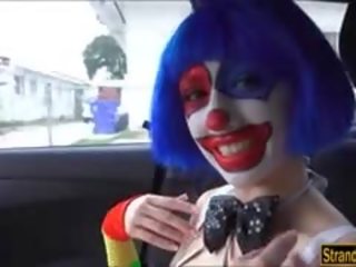 Frown klaun mikayla volný připojenými opčními na ústa od cizinec kámo