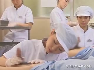 Japán ápolónő slurping elélvezés ki a kívánós harkály