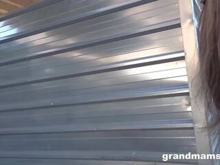 להתאים סבתא הסתכלות ל טרי זין ב ציבורי ב grandmams: קוגר מציצות x מדורג סרט
