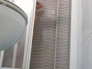 Espionagem em cativante esposa a depilar cona em duche